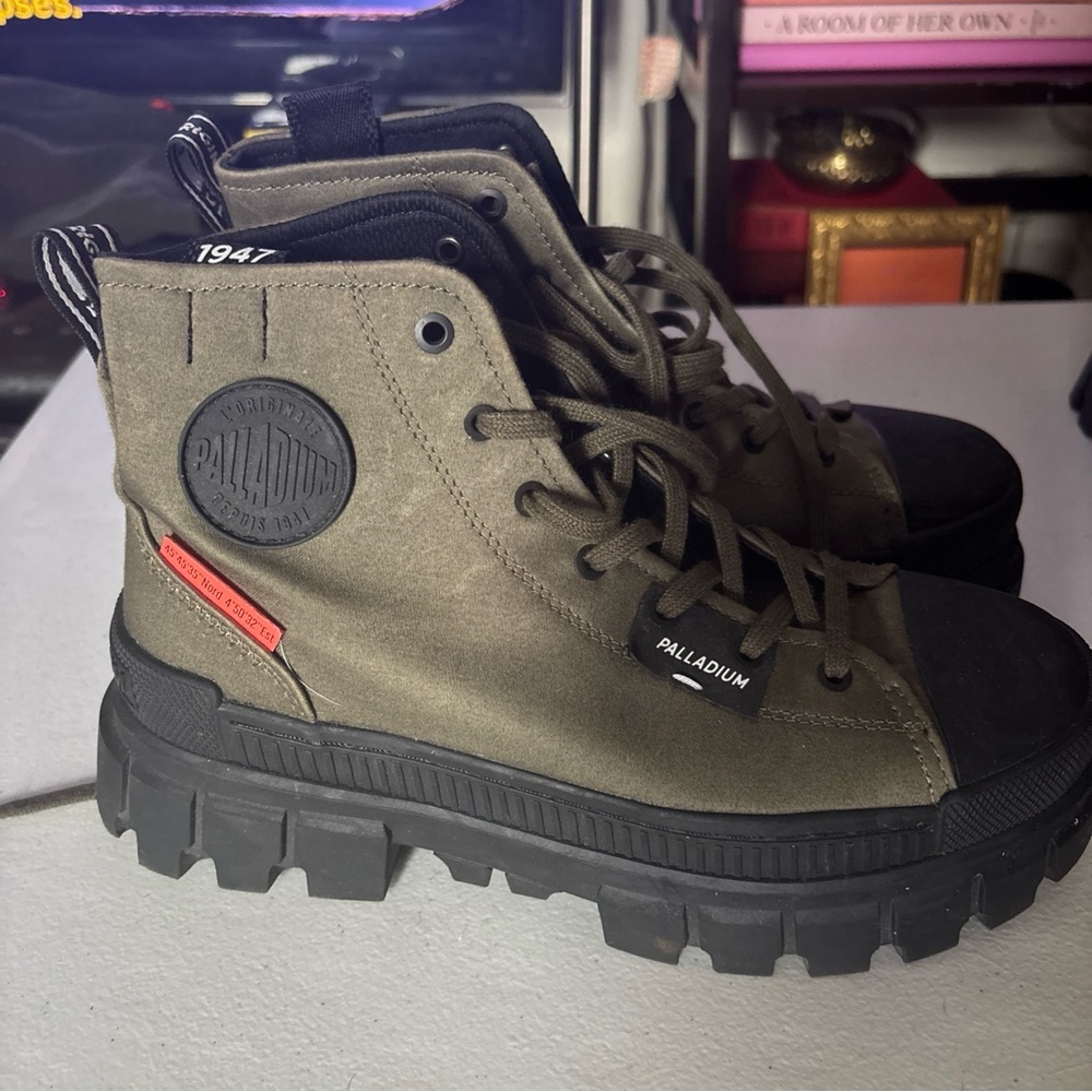 Palladium Revolt Hi TX Combat Boot Green Round Toe Women's Size 8 Ankle